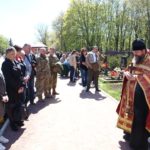 Священники разом з родинами загиблих воїнів помолились на «Алеї почесних воїнських поховань».